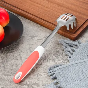 Cucchiaio per spaghetti in acciaio inossidabile con manico antiscivolo rosso e bianco.