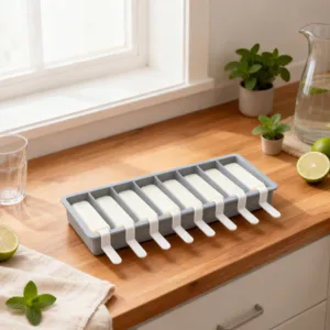 Stampo per ghiaccioli in silicone a striscia lunga con bastoncini bianchi per snack fatti in casa