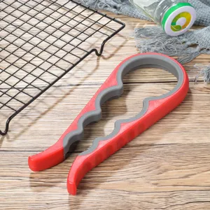 Detalle del abrelatas multifunción 4 en 1 que muestra el mango ergonómico rojo y gris.