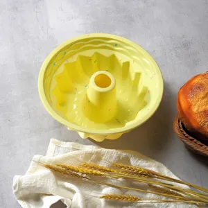 Stampo per dolci circolare in silicone giallo con motivo colorato per pasticceria e cucina