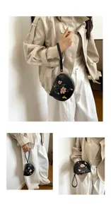 Schicke bestickte halbrunde Handtasche im ethnischen Stil, modische Geldbörse für Damen.