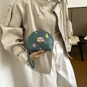 Vintage bestickte Handgelenktasche Geldbörse Clutch mit zartem Blumenmuster und Riemen.
