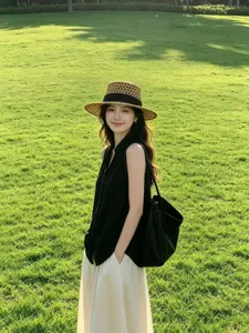Outdoor detail view of the vintage hollow woven straw sun hat for women summer beach style.