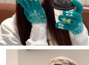 Women winter thick knit gloves cute green touch screen gloves with festive snowflake patterns.