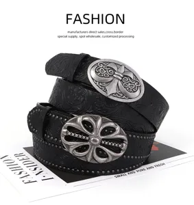 Vintage geprägtes Lederarmband mit filigraner metallischer Kreuzschnalle für den Alltag.