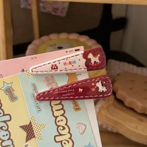 Graziosa forcina per capelli triangolo pony per ragazze, elegante fermaglio in pelle con ricamo di cavallo.
