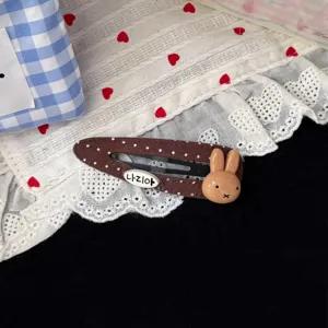 Pince à cheveux à pois marron avec joli lapin style coréen pour un look quotidien adorable.