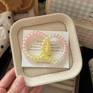 Elastici per capelli a filo di telefono sfumato opaco, dettaglio fermacoda dolce.