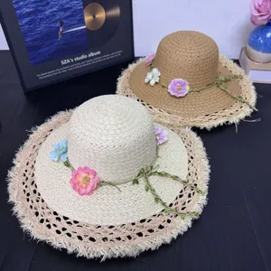 Handgemachter Strohhut mit Blumenranke, breiter geflochtener hohler Rand, eleganter Sommerhut.