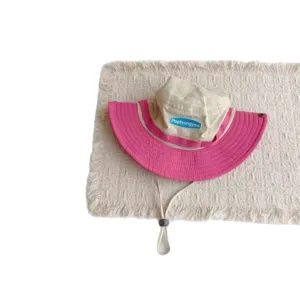 Classic two-tone outdoor sun hat with wide brim, quick-dry fabric and adjustable chin strap.