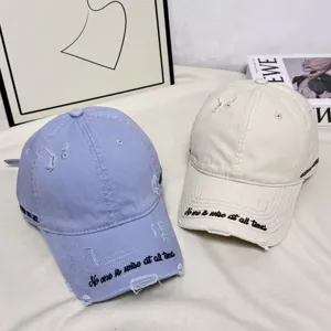 Casquette de baseball effet délavé avec lettres brodées, design souple, chapeau décontracté.