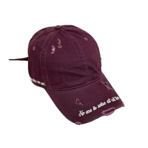 Casquette de baseball bordeaux vieillie avec broderie blanche, chapeau casual pour femmes.
