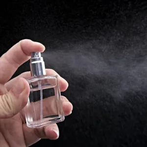 15ml refillable glass perfume spray bottle with fine mist pump for daily travel use.