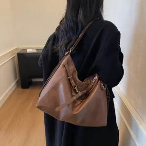 Korean style casual large capacity shoulder bag for women, soft leather minimalist hobo bag.