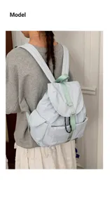 Zaino casual da studente in nylon in stile coreano per donne, borsa da viaggio leggera.