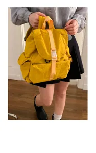 Zaino casual in nylon da donna, elegante borsa da scuola gialla e zainetto da viaggio versatile.