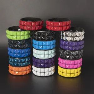 Punk Rock Breit PU Leder Armband Für Herren Damen Doppelreihige Quadratische Niete Armreif Mode Schmuck Verstellbarer Druckknopf