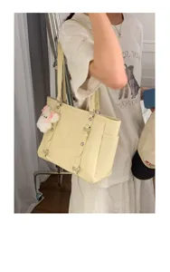 Korean style large capacity commuter shoulder bag casual tote bag for women daily.