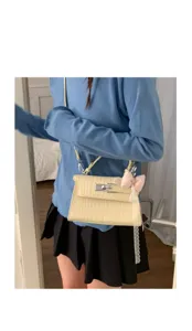 Minimalistische Damen Schulter Umhängetasche, schicke Kroko-Muster Handtasche quadratisch.