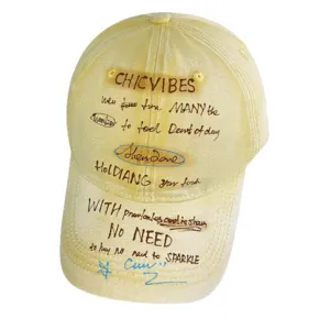 Verwaschene gelbe Baseballkappe mit Streetstyle-Graffiti-Buchstaben, Unisex Vintage Mütze.