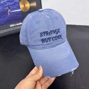 Gorra de béisbol azul desgastada para mujer con eslogan bordado accesorio de moda.