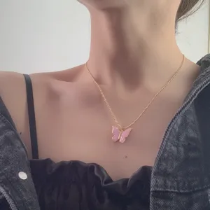 Chic gold-toned pink butterfly pendant necklace, elegant clavicle chain for women summer style.