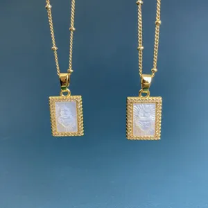 Collier en Cuivre Mode pour Femmes Pendentif Cœur Sacré en Nacre Naturelle et Zirconia Chaîne Plaquée Or Bijoux
