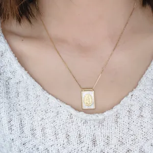 Collier pendentif Guadalupe rectangulaire doré vintage avec insert en nacre pour femme