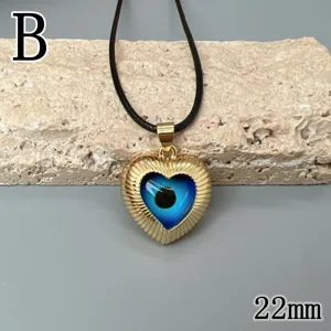 Collana con ciondolo a cuore malocchio placcato in oro con cordino nero, gioiello portafortuna.