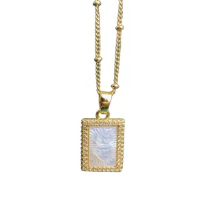 Collier cœur sacré en or avec pendentif en nacre et zircone pour femmes vue principale.