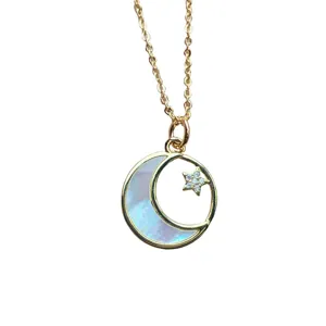 Collier pendentif lune et etoile plaque or minimaliste avec nacre blanche et zircon.