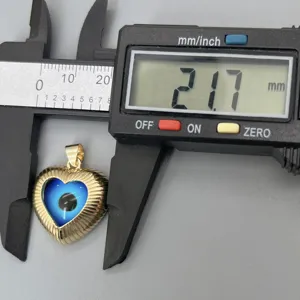 Collana con ciondolo a cuore malocchio oro foto dettaglio misura 21,7 mm gioiello