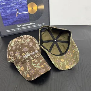 Gewaschene florale Baseballcap mit Buchstabenstickerei, retro ästhetische Kappe.