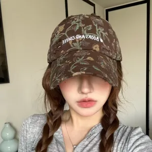 Braune florale Baseballcap, vintage verwitterte Streetwear Mütze mit Stickerei für Damen.