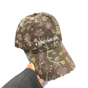 Braune Vintage Blumen bestickte Baseball Kappe mit Destroyed Details für Damen Freizeit.
