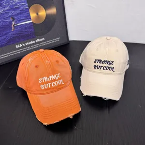 Gorra de béisbol desgastada con bordado elegante, ala ancha y diseño informal para uso diario.