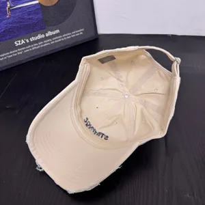 Gorra de béisbol beige lavada, diseño clásico de seis paneles, algodón cómodo para diario.
