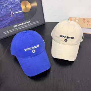 Gorra de béisbol vintage unisex de parte superior suave con logo bordado, gorra ajustable