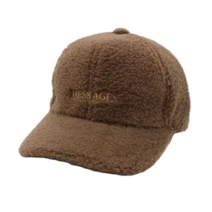 Casquette de baseball en polaire marron avec broderie, bonnet chaud d'hiver pour style casual.
