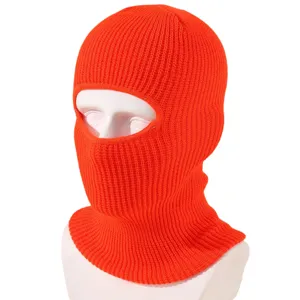 Caldo passamontagna in maglia arancione vivace per sport invernali all'aperto e ciclismo.