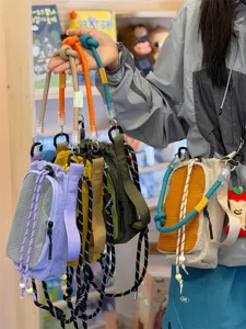 Borsa a tracolla colorata casual, piccola borsa per bottiglia d'acqua da esterno per viaggi.