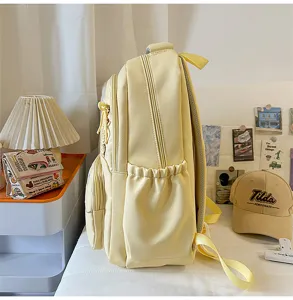 Zaino giallo casual per la scuola e i viaggi, leggero, elegante e molto pratico.