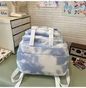 Zaino scolastico sfumato blu cielo nuvola con spallacci bianchi per adolescenti studenti.