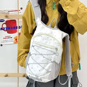 Leichter lässiger weißer Mini-Rucksack mit Sternenmuster für tägliches Reisen und Schule.