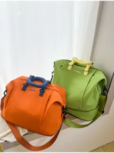 Bolso de viaje grande y impermeable colorblock para fitness deporte y uso diario.