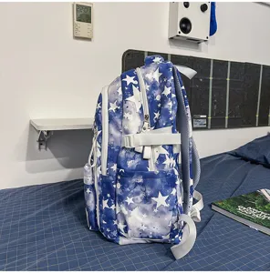 Blauer Sternenhimmel bedruckter Schulrucksack fuer Jugendliche, trendiger Freizeittaschen.