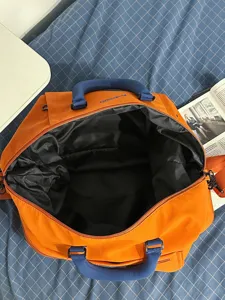 Borsa da viaggio arancione grande capacità borsa sportiva fitness manici blu vista
