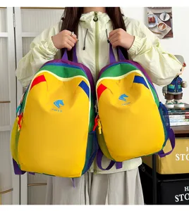 Farbblockierter Rucksack für Studenten und Reisen, modische Schultertasche mit grossem Stauraum.