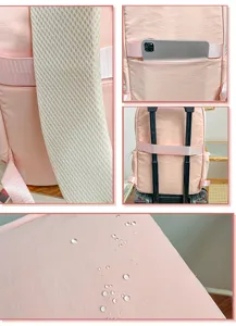 Vue detaillee du sac a dos rose avec bretelles en mesh, poches pratiques et tissu etanche.