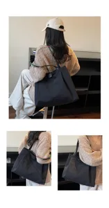 Borsa tote in nylon nero con tracolla larga floreale borsa a spalla casual ed elegante